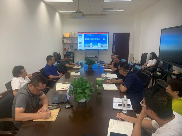 一群人在看电脑 AI 生成的内容可能不正确。 一群人在看电脑 AI 生成的内容可能不正确。